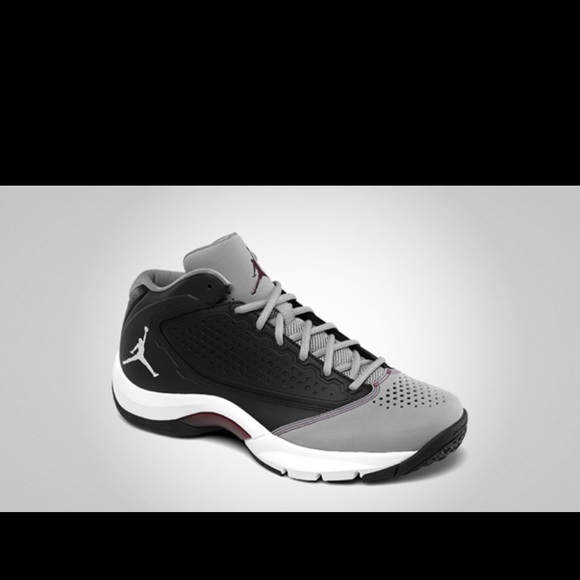 Jordan D’reign size 9.5 - Picture 1 of 5